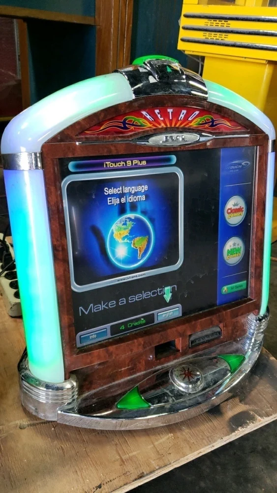 JVL touchscreen arcade terminal · 游艺设备操作屏