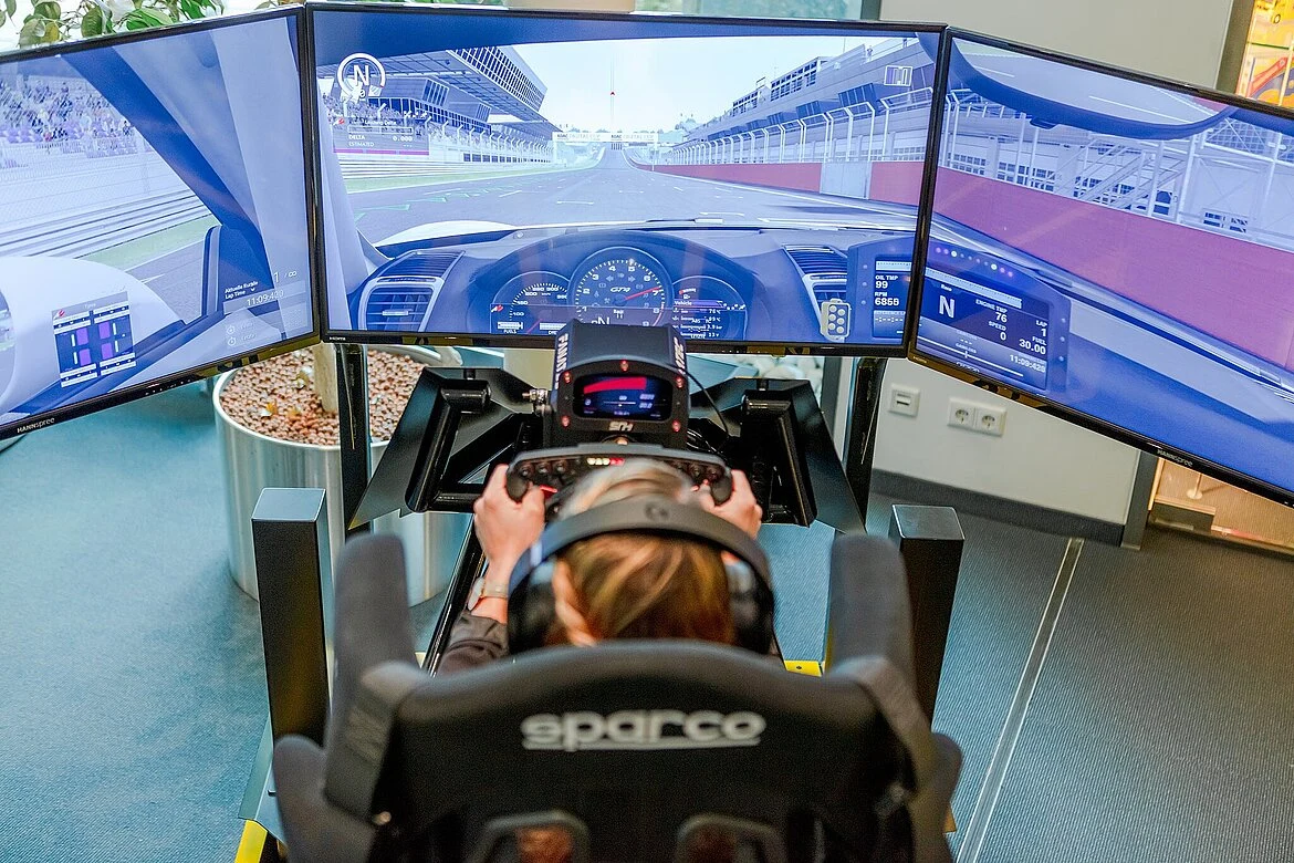 ADAC racing simulator · 赛车模拟器